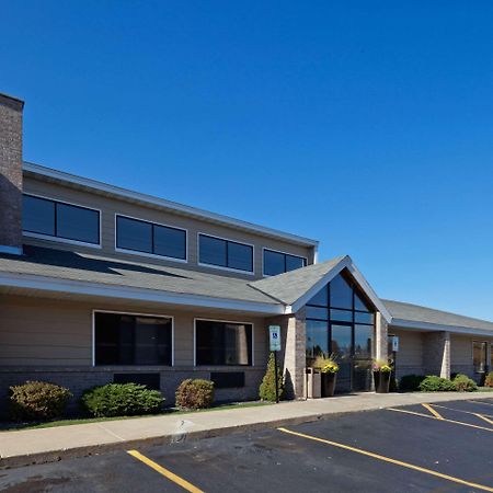 Americinn By Wyndham Hartford Wi Экстерьер фото