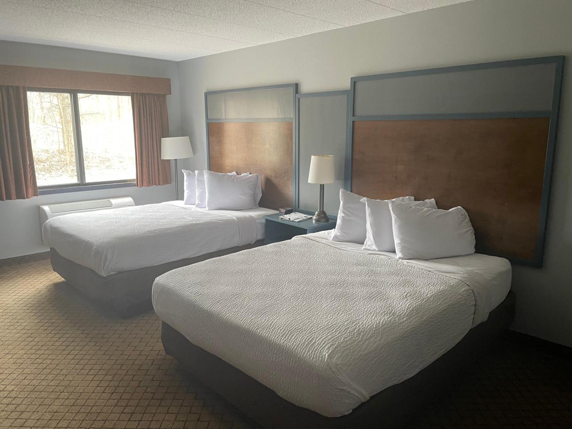 Americinn By Wyndham Hartford Wi Экстерьер фото