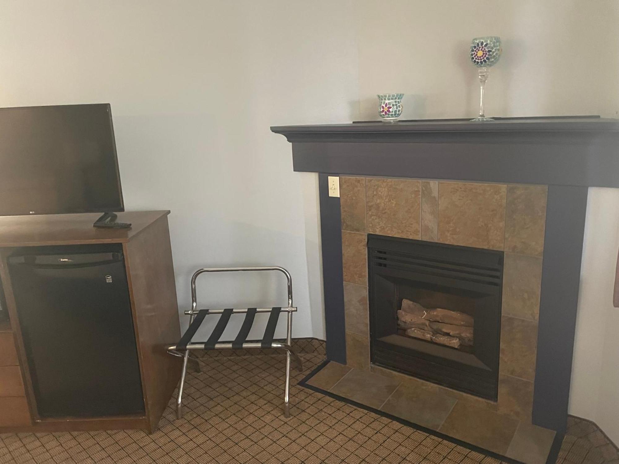 Americinn By Wyndham Hartford Wi Экстерьер фото