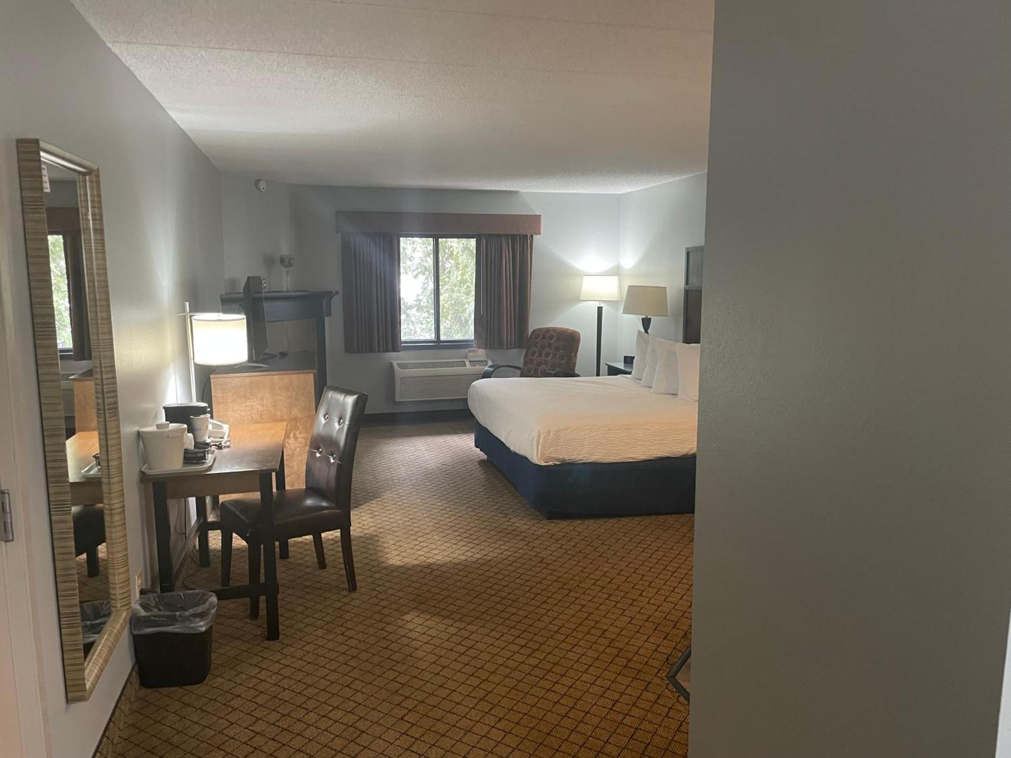 Americinn By Wyndham Hartford Wi Экстерьер фото