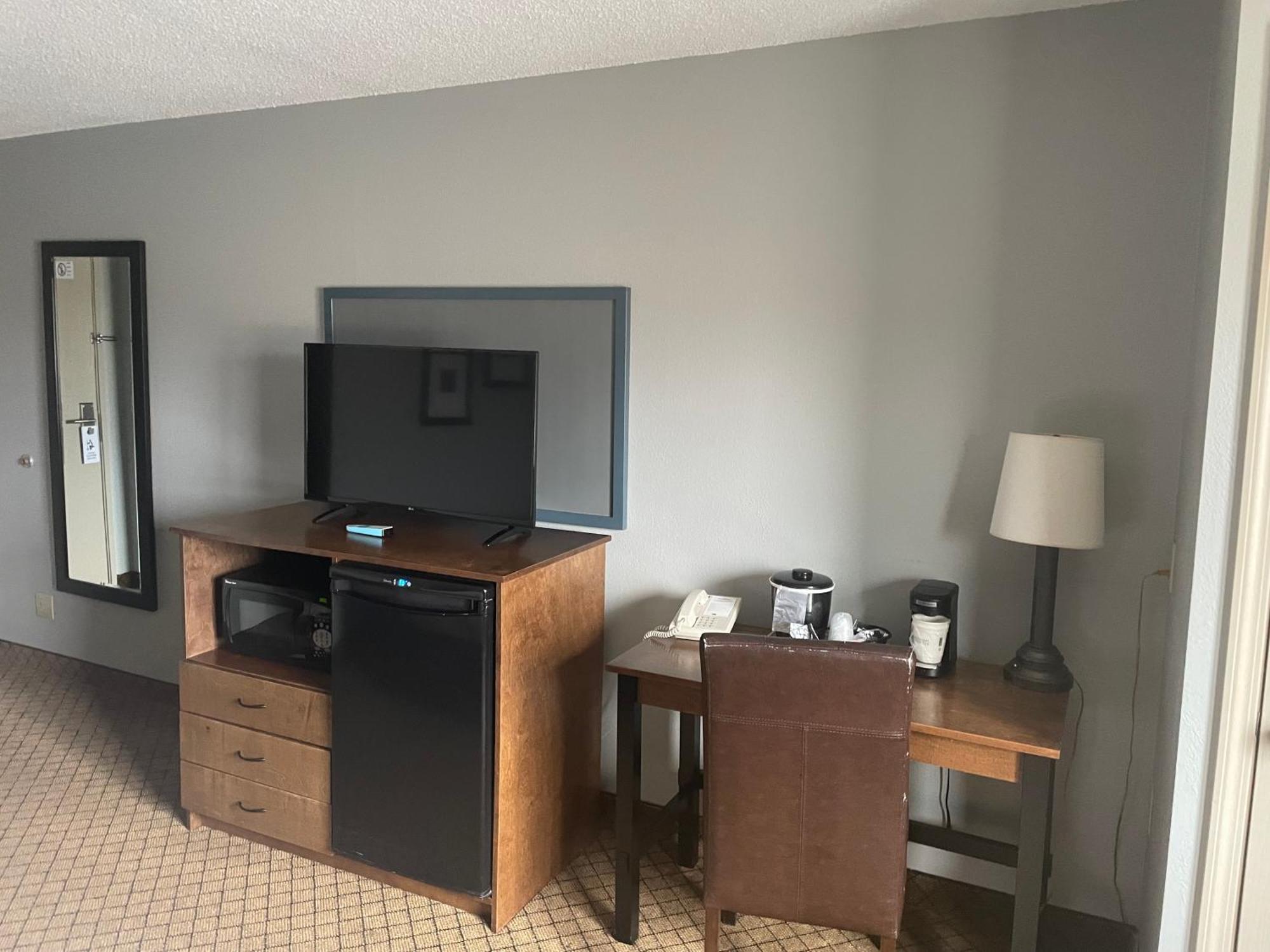 Americinn By Wyndham Hartford Wi Экстерьер фото