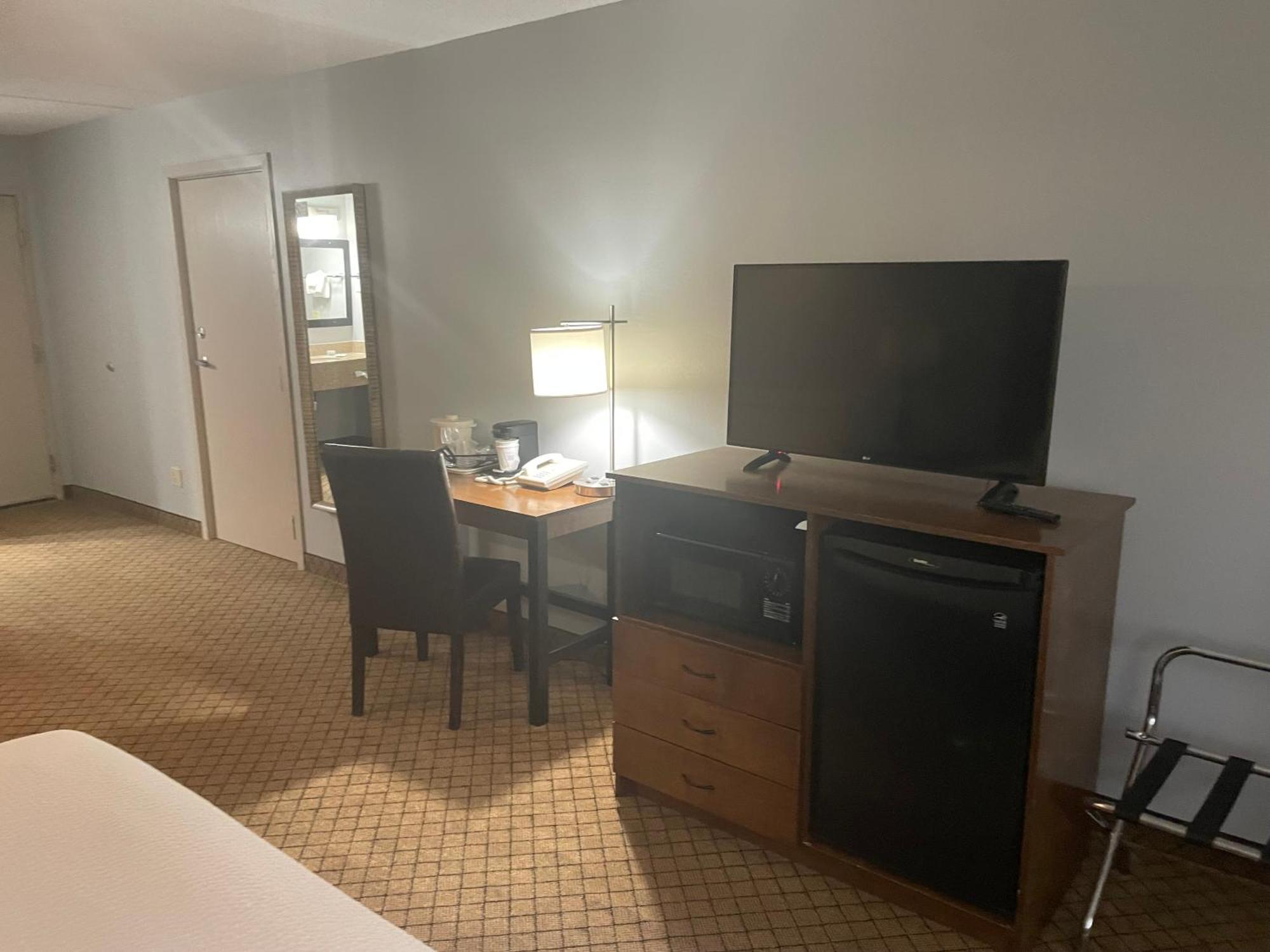 Americinn By Wyndham Hartford Wi Экстерьер фото