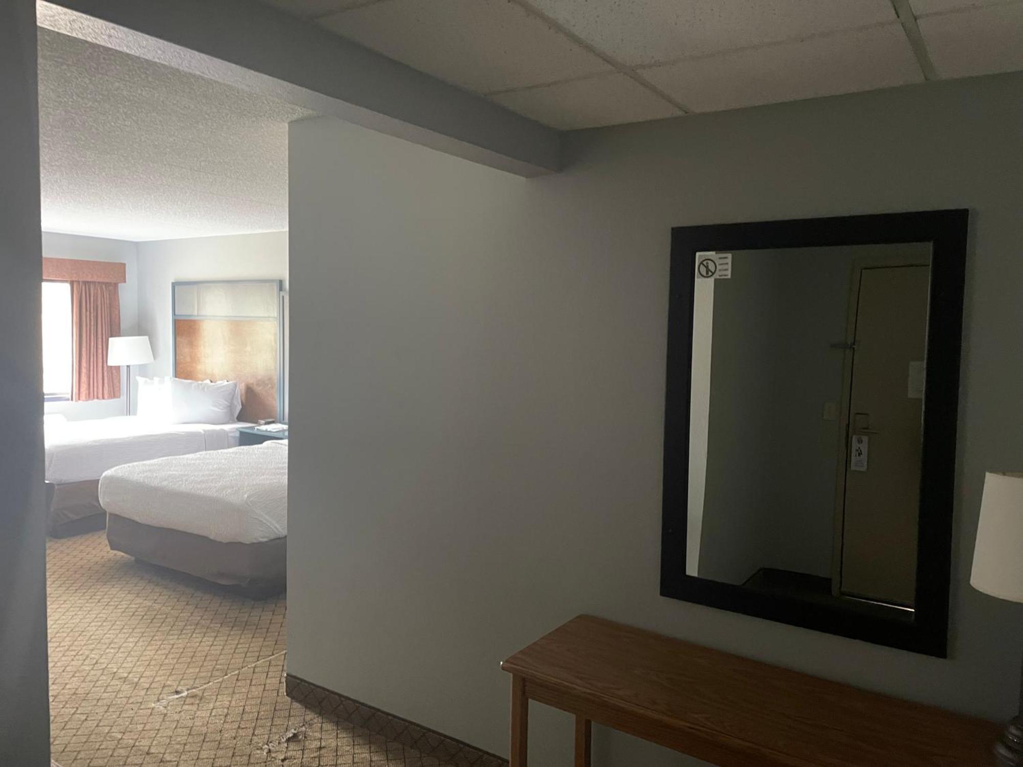 Americinn By Wyndham Hartford Wi Экстерьер фото