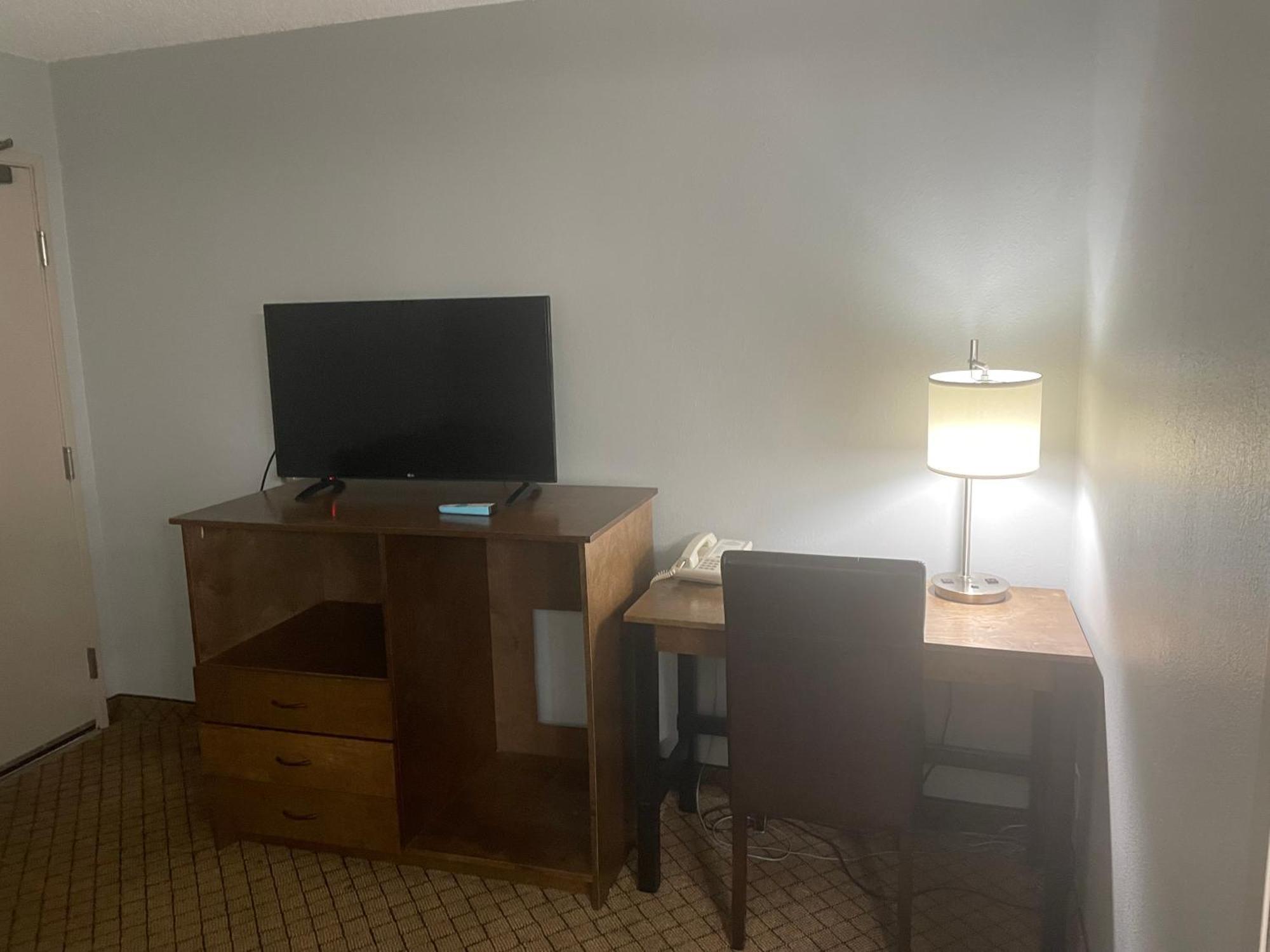 Americinn By Wyndham Hartford Wi Экстерьер фото